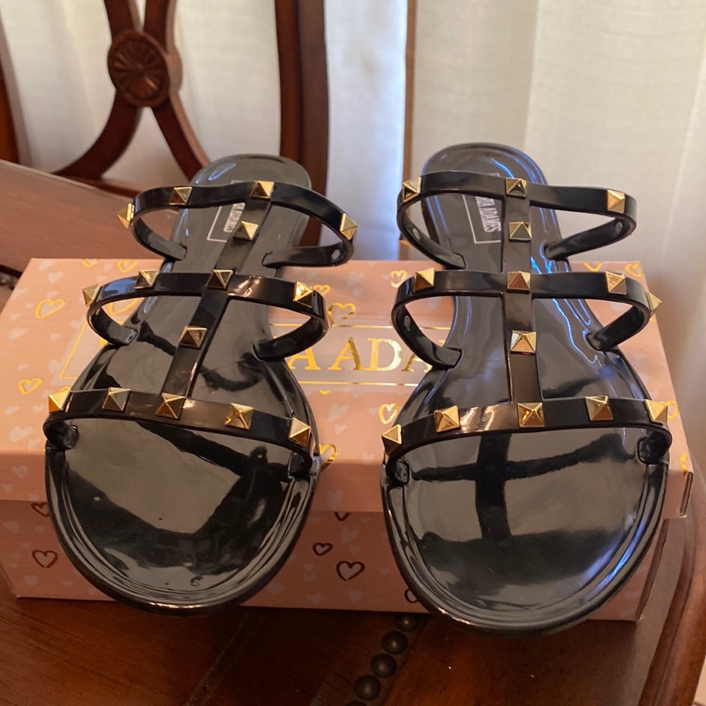 Flat slide sandals